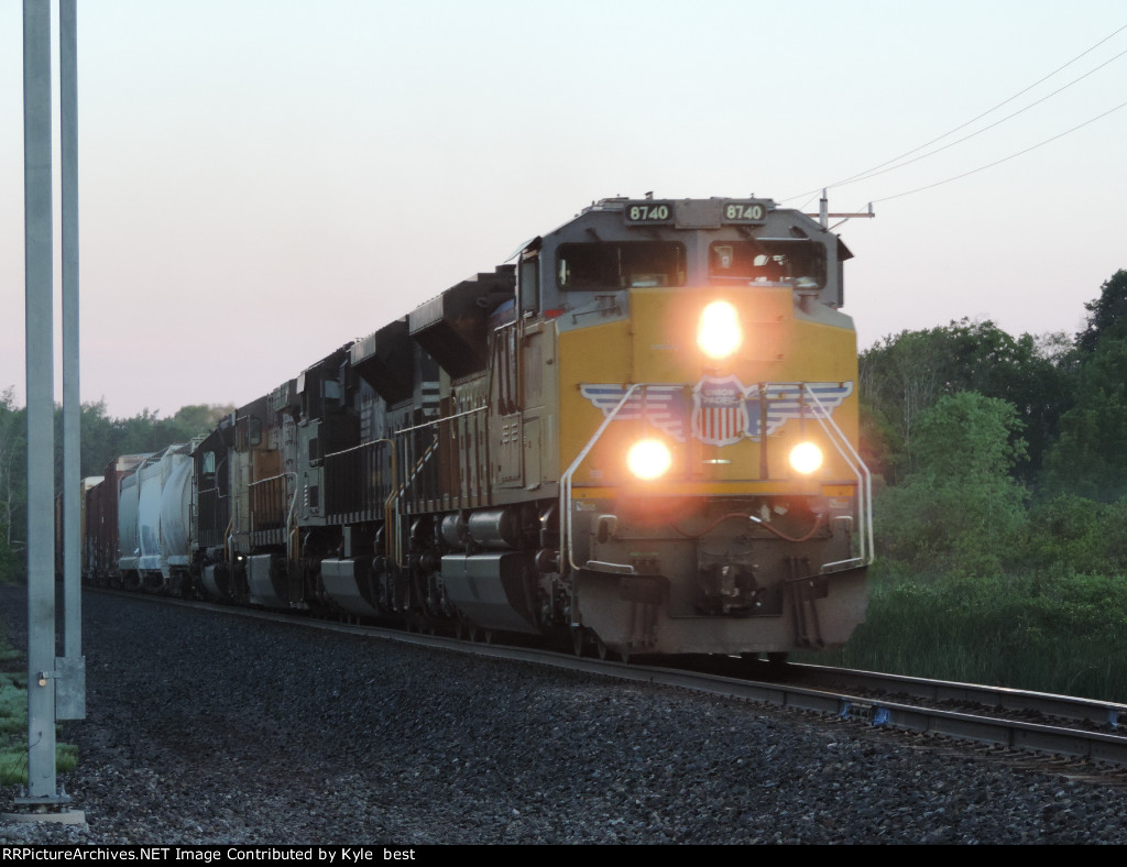 UP 8740 on 310